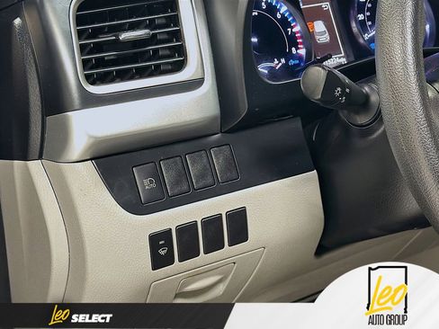 Used 2019 Toyota Highlander LE image 10