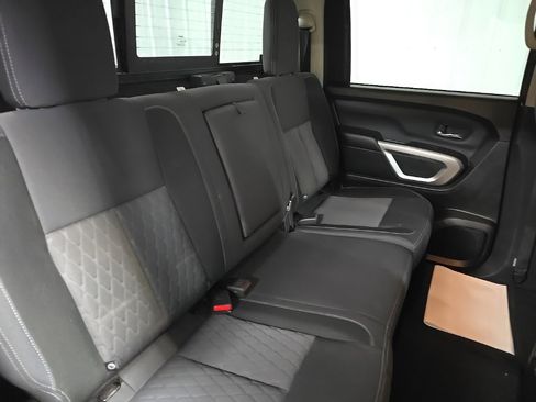 Used 2021 Nissan Titan SV w/ SV Convenience Package image 16