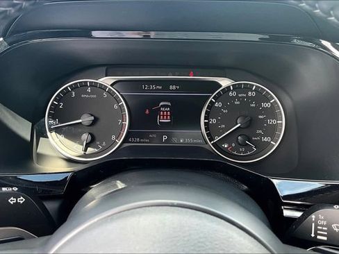 Used 2025 Nissan Pathfinder SV AWD/4WD image 13