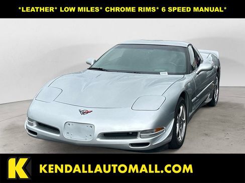 Used 2001 Chevrolet Corvette Coupe w/ Preferred Equipment Group2 RWD image 1