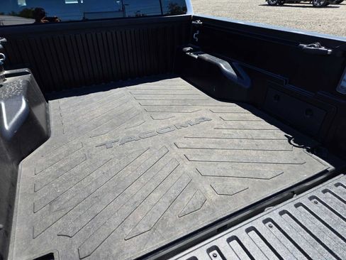 Used 2020 Toyota Tacoma SR5 AWD/4WD image 16
