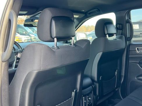 Used 2018 Jeep Grand Cherokee Laredo w/ All-Weather Capability Group image 32