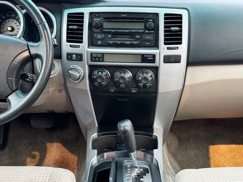 Used 2005 Toyota 4Runner SR5 AWD/4WD image 19