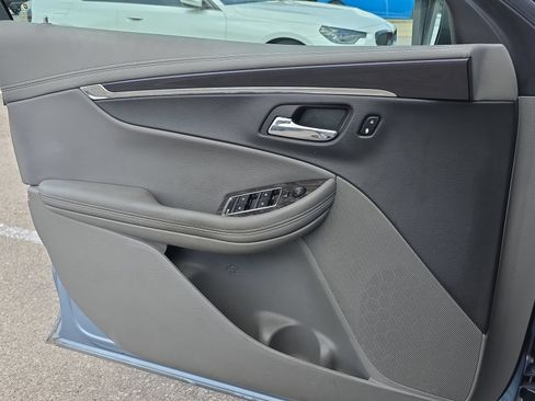 Used 2014 Chevrolet Impala LTZ FWD image 23