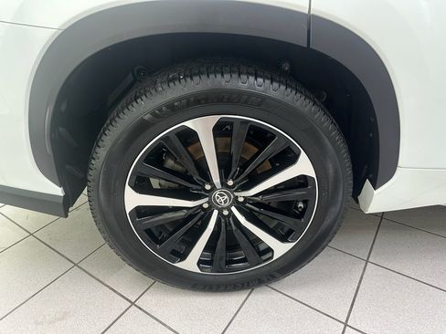 Used 2022 Toyota Highlander XSE AWD/4WD image 15