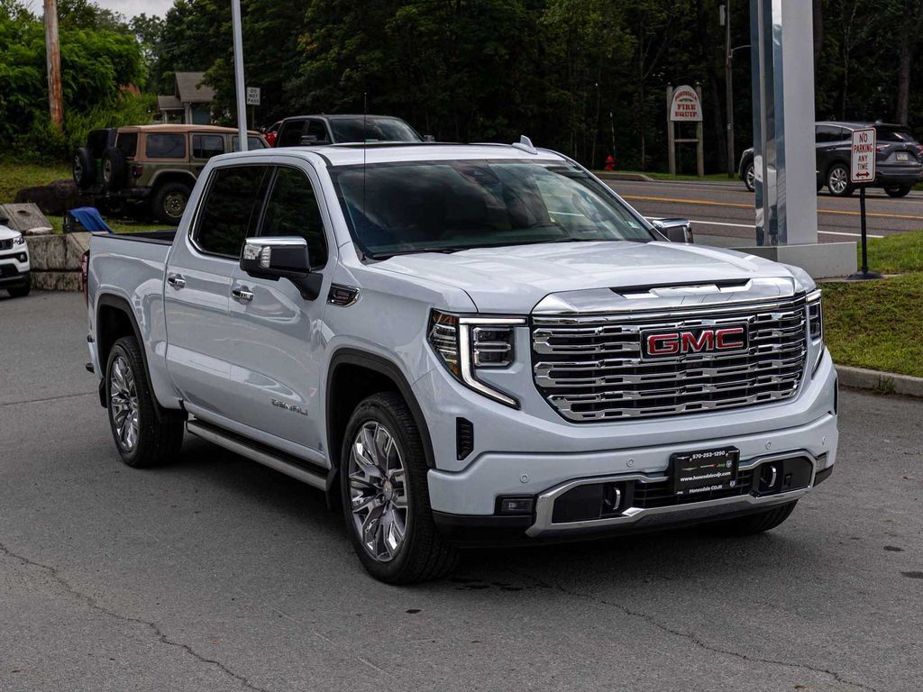 Used 2026 GMC Sierra 1500 Denali AWD/4WD image 3