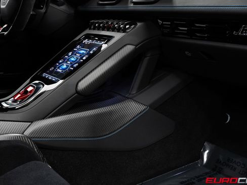 Used 2020 Lamborghini Huracan EVO image 35