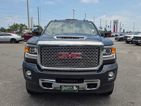 Used 2017 GMC Sierra 2500 Denali w/ Duramax Plus Package AWD/4WD image 16