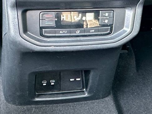 Used 2025 Volkswagen Atlas Peak Edition SE image 25