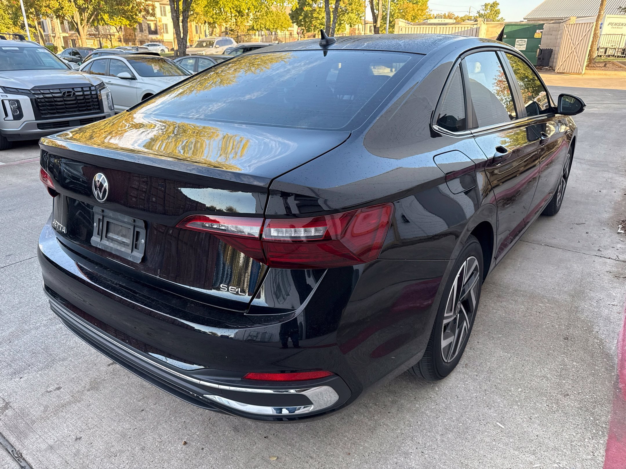 Used 2024 Volkswagen Jetta SEL FWD image 3