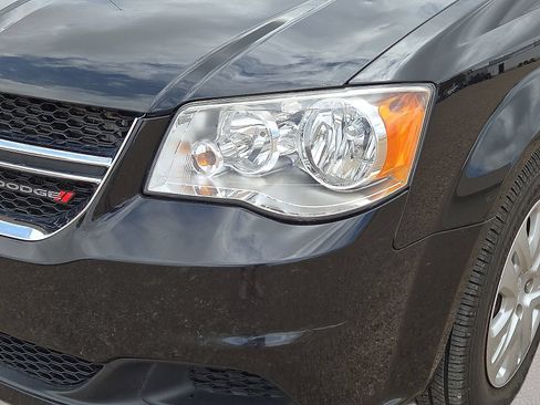 Used 2018 Dodge Grand Caravan SE w/ UConnect Hands-Free Group FWD image 6