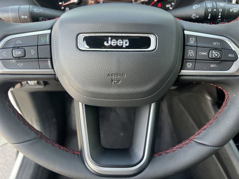 Used 2025 Jeep Compass Trailhawk AWD/4WD image 9