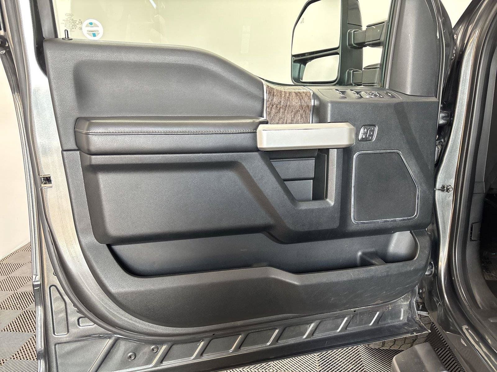 Used 2019 Ford F350 Lariat AWD/4WD image 14
