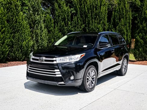 Used 2018 Toyota Highlander XLE FWD image 5