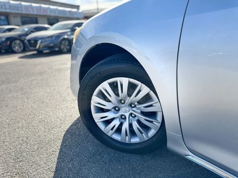 Used 2012 Toyota Camry LE image 10