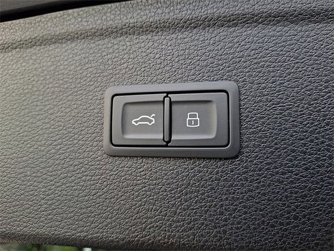 Certified 2025 Audi Q5 2.0T Premium Plus w/ Premium Plus Package image 28