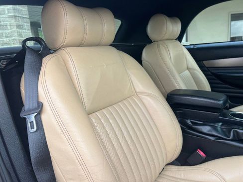 Used 2004 Ford Thunderbird image 29