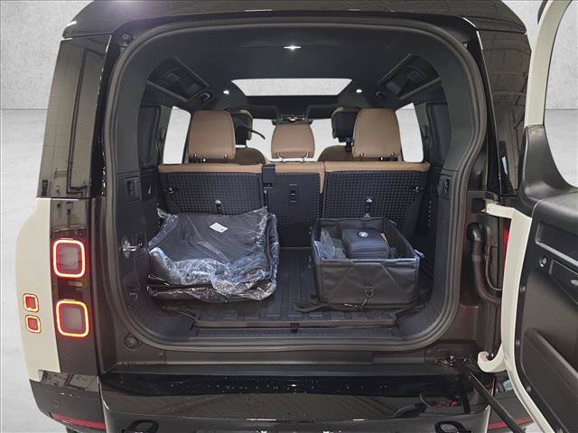 New 2026 Land Rover Defender 110 X-Dynamic SE AWD/4WD image 12