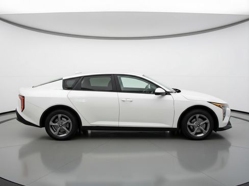 Used 2025 Kia K4 FWD image 11