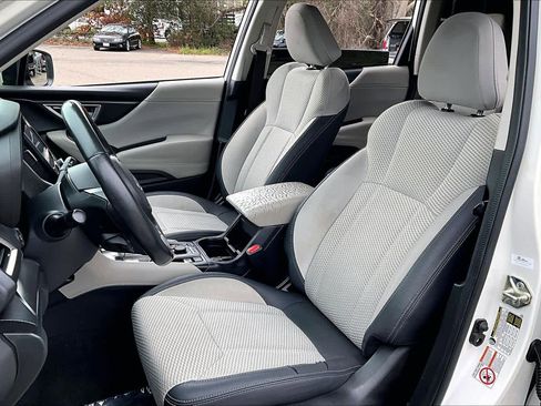 Used 2020 Subaru Forester Premium image 7