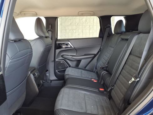 New 2026 Mitsubishi Outlander SE FWD image 6
