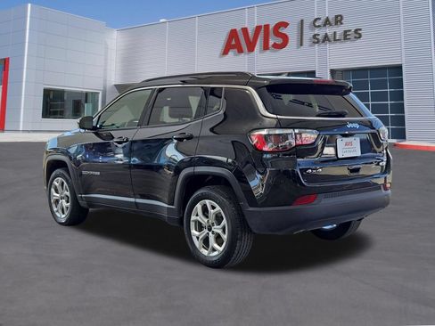 Used 2025 Jeep Compass Latitude w/ Sun & Sound Group AWD/4WD image 9