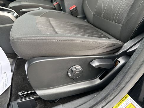 Used 2021 Ford EcoSport SE w/ SE Convenience Package image 25