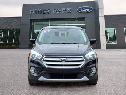 Used 2019 Ford Escape SE FWD image 2