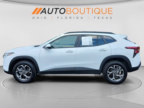 Used 2026 Chevrolet Trax LT FWD image 2