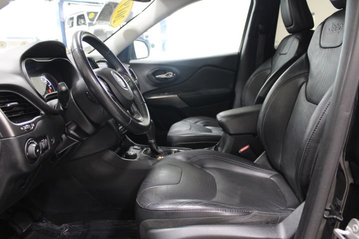 Used 2019 Jeep Cherokee Limited AWD/4WD image 18