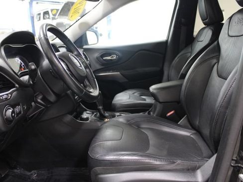 Used 2019 Jeep Cherokee Limited AWD/4WD image 18