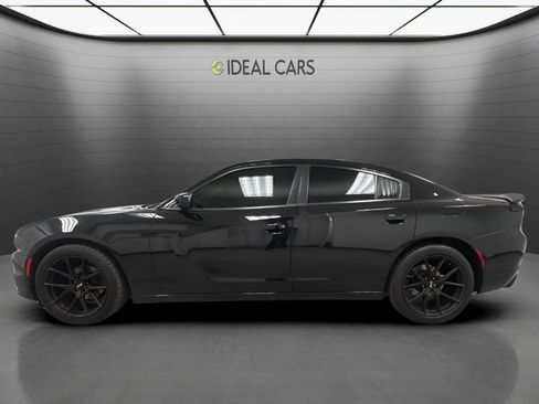 Used 2020 Dodge Charger SXT w/ Leather Interior Group RWD image 2
