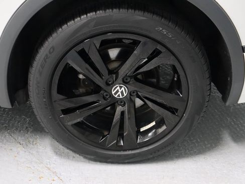 Used 2023 Volkswagen Tiguan SE R-Line AWD/4WD image 18