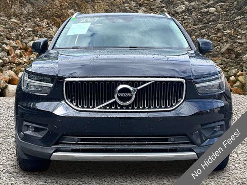 Used 2021 Volvo XC40 T4 Momentum FWD image 3
