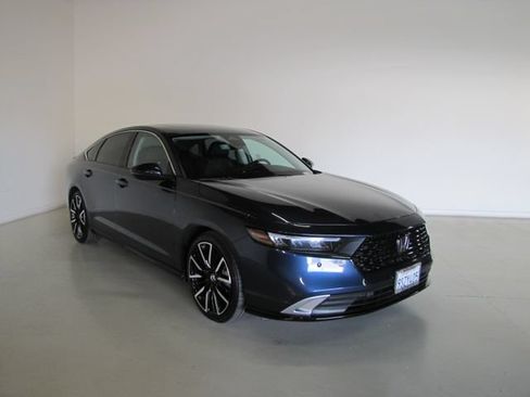 Used 2025 Honda Accord Touring image 3