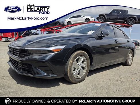 Used 2026 Hyundai Elantra SE FWD image 1