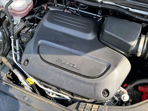 Used 2023 Chrysler Pacifica Limited FWD image 35