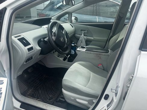 Used 2012 Toyota Prius V Three w/ Preferred Accessory Pkg FWD image 8