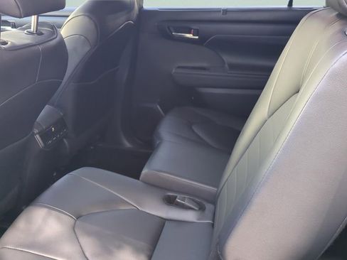 Certified 2026 Toyota Highlander XLE AWD/4WD image 10