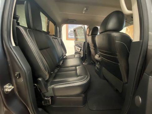 Used 2017 Nissan Titan PRO-4X w/ Pro-4x Convenience Package AWD/4WD image 15