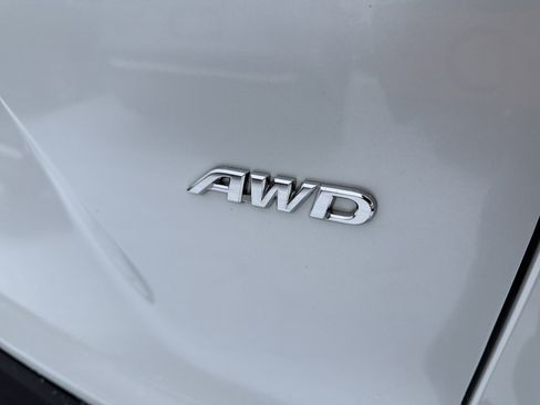 Used 2024 Toyota Corolla Cross L image 8