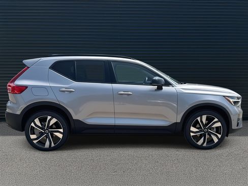 New 2026 Volvo XC40 B5 Ultra w/ Climate Package image 4