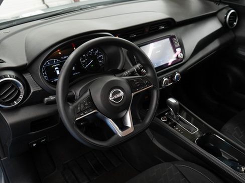 Used 2024 Nissan Kicks SV image 3