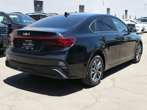 Used 2023 Kia Forte LXS w/ LXS Technology Package FWD image 2