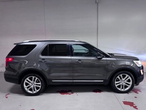 Used 2016 Ford Explorer XLT w/ Equipment Group 202A image 2