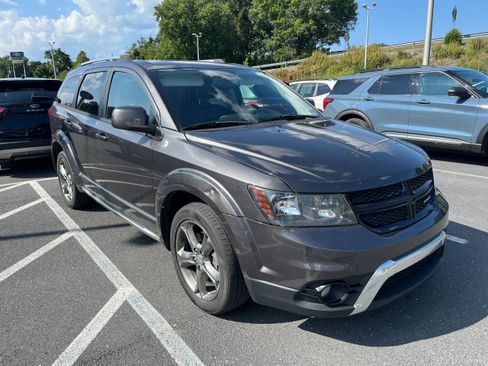 Used 2017 Dodge Journey Crossroad w/ Popular Equipment Group AWD/4WD image 4