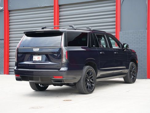 Used 2023 Cadillac Escalade ESV Sport Platinum w/ LPO, ONYX Package RWD image 8