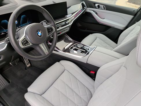 Certified 2025 BMW X7 xDrive40i w/ M Sport Package image 27