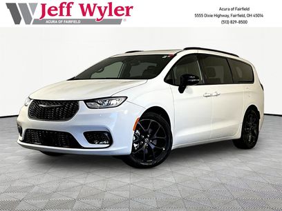 Used 2025 Chrysler Pacifica Limited