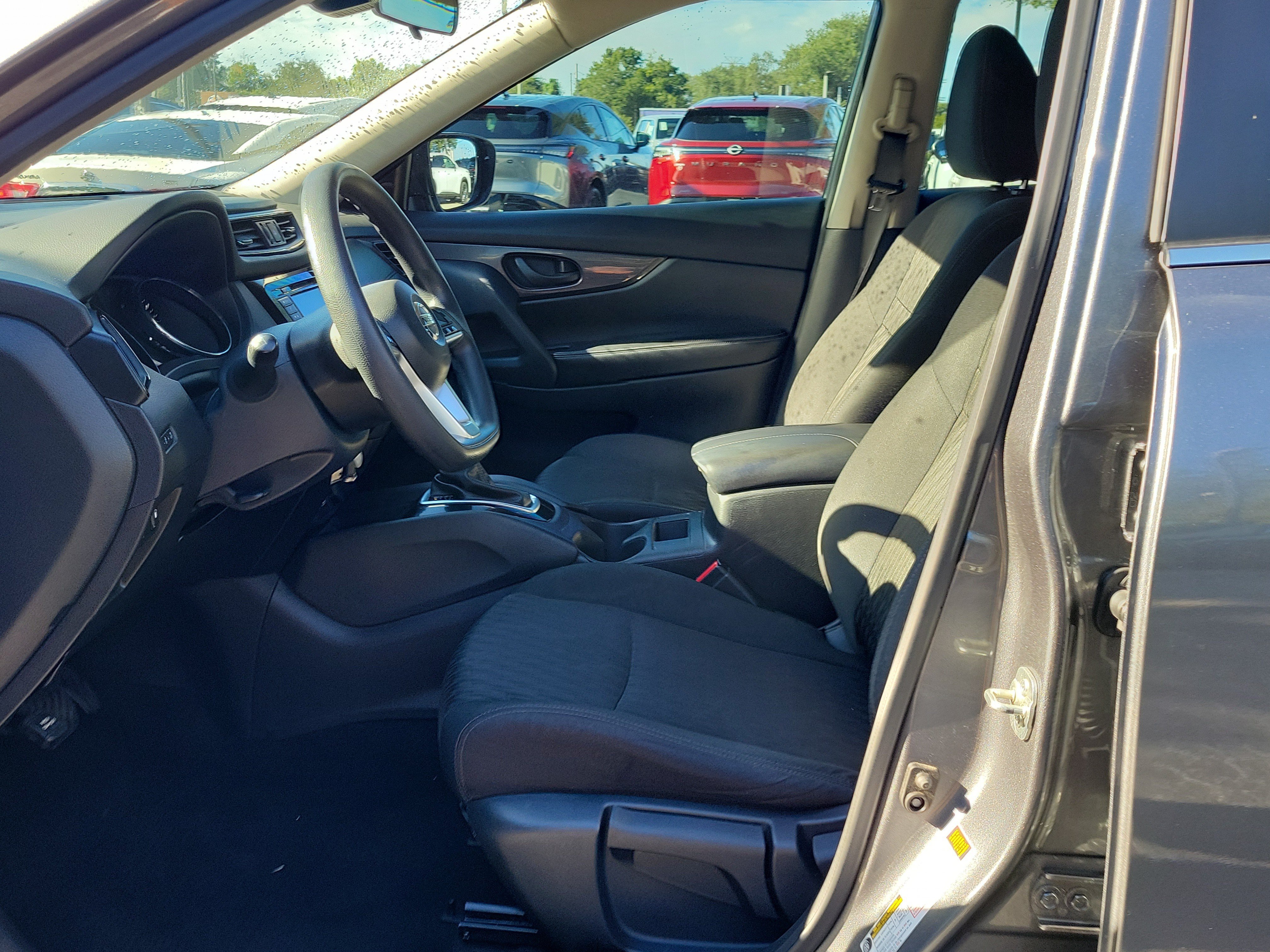 Used 2020 Nissan Rogue S FWD image 19